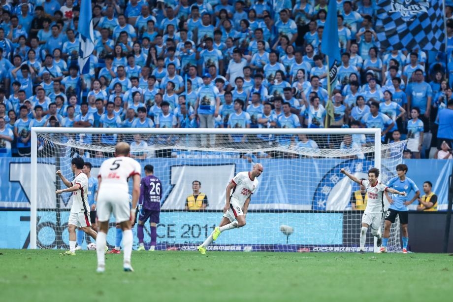 [图]费利佩进球甘超破门 成齐蓉城慑服大连英博