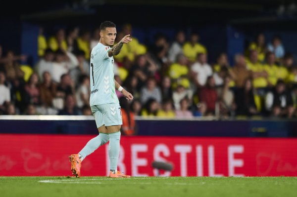 罗卡：咱们很红运领有安东尼这么的球员，他攻防两头齐有孝敬